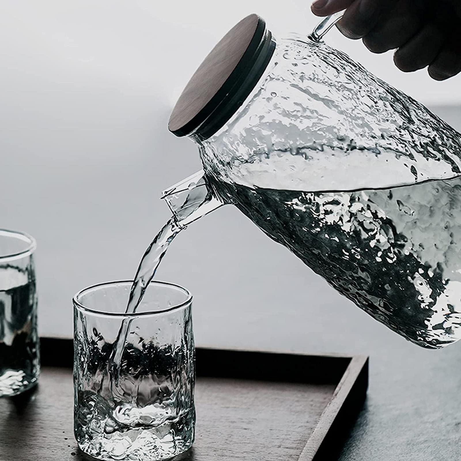 Amazon.co.jp: シンプルな水差しレトロなガラスピッチャー、蓋